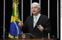 Requião: Críticos da condução econômica de Dilma são como fantasmas