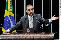 José Agripino cobra medidas efetivas contra a seca