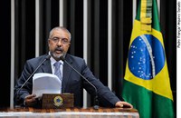 Paim diz que busca texto de consenso em projeto que criminaliza homofobia