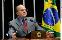 Pedro Taques denuncia condições precárias de trabalho dos policiais militares de Mato Grosso