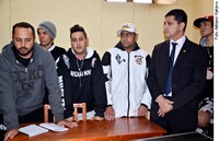 Após visita a torcedores presos na Bolívia, Ferraço pede atuação firme do governo brasileiro