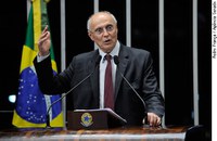 Suplicy comemora suspensão de reintegração de posse em São Paulo