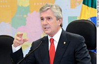 Collor diz que 17 mil lares alagoanos podem ser excluídos do Programa Luz para Todos