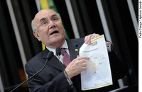 Flexa Ribeiro comemora projeto de ferrovia no Pará