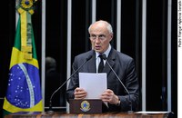 Suplicy destaca aprovação da PEC das Domésticas