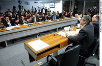 Jucá confirma acordo com governo para adiar propostas de regulamentação do trabalho doméstico