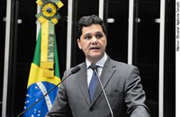 Ferraço cobra solução para terrenos de marinha