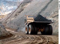 No Brasil, poder público e empresas travam queda de braço pelos royalties da mineração