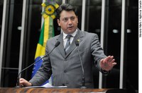 Sérgio Souza comemora votações prioritárias no Senado