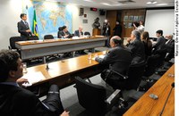 Jornalista que divulgou esquema de espionagem americana fala ao Senado