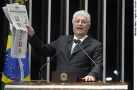 Requião critica matéria do jornal 'O Globo' sobre parlamentares com processo no STF