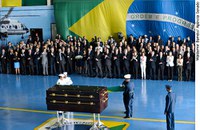Senadores participam de cerimônia em homenagem a Jango