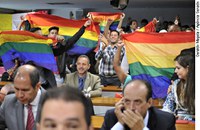 Projeto que criminaliza homofobia vai tramitar em conjunto com novo Código Penal 