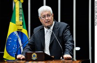 Roberto Requião diz que não vê motivos para comemorar atuação do Senado em 2013