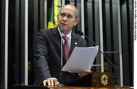 Anibal Diniz cita indicadores econômicos e diz que Dilma conduz o país com firmeza