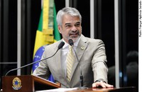 Humberto Costa diz que Eduardo Campos faz críticas injustas a Dilma