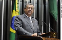 Jayme Campos defende projeto que facilitará denúncia de violência contra a mulher