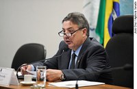 Perrella manifesta posição contrária à proposta de extinção da CCT na reforma do Regimento 