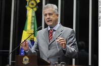 Rollemberg pede nomeação de aprovados em concurso para o Senado