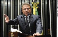 Alvaro Dias manifesta apoio a reivindicações dos policiais federais