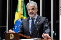 Humberto Costa registra lançamento da campanha de vacinação contra o HPV