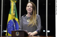 Vanessa Grazziotin cobra maior participação das mulheres na política