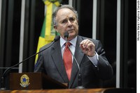 Cristovam Buarque apresenta projetos resgatando propostas de João Goulart