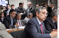 Divergências entre governistas e oposicionistas adiam votação de projeto que altera Bolsa Família