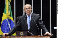 Suplicy comemora aprovação pela Câmara de projeto sobre comércio exterior