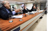 CCJ aprova exigência de renúncia para chefes do Executivo tentarem reeleição