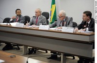 Cícero Lucena cobra esforço para informar agricultor nordestino sobre renegociação de dívidas
