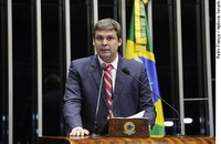  Lindbergh Farias defende proposta de reformulação da polícia