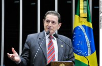 Mozarildo critica governador pela situação da educação em Roraima