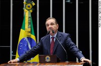 Agripino defende investigação sobre compra da Petrobras