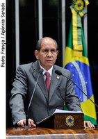 Anibal Diniz destaca papel da BR-364 no abastecimento de Rio Branco