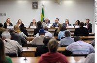 Servidores e centrais defendem fortalecimento da negociação coletiva