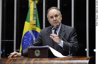 Cristovam lamenta que governo não tenha ouvido alertas sobre controle de gastos