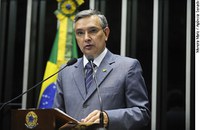 Eduardo Amorim denuncia descaso do governo de Sergipe com a população