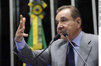 José Agripino critica rejeição de proposta que dificultava criação de órgãos públicos