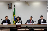 Projeto que acaba com 'autos de resistência' recebe apoio em audiência 