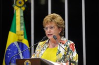 Lúcia Vânia comemora aprovação na CAE de projeto que beneficia estados