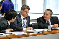 CCJ aprova multa para quem jogar lixo em via pública