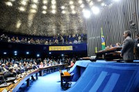 Em apartes, senadores elogiam campanha e postura de Aécio Neves