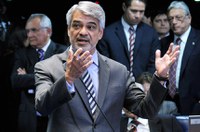 Senadores petistas pedem a Aécio Neves diálogo e respeito às diferenças