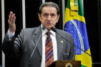 Mozarildo lamenta demora para cassação do governador de Roraima