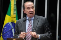Aloysio Nunes diz que Dilma mentiu sobre as contas do governo durante a campanha eleitoral