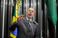 Inácio Arruda convoca pressão popular em apoio ao governo