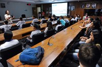 Estudantes têm aula de cidadania na CDH