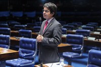 Randolfe Rodrigues lamenta morte de Leandro Konder