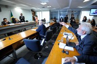 Relator da MP 653 mantém flexibilização da presença de farmacêutico em farmácias